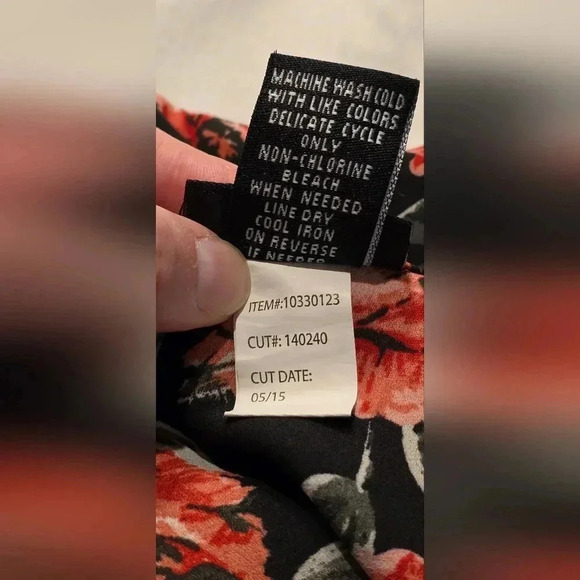 Torrid, Size 0X (L), Black and Red Floral Hi-Low Strappy Tank - Picture 9 of 14